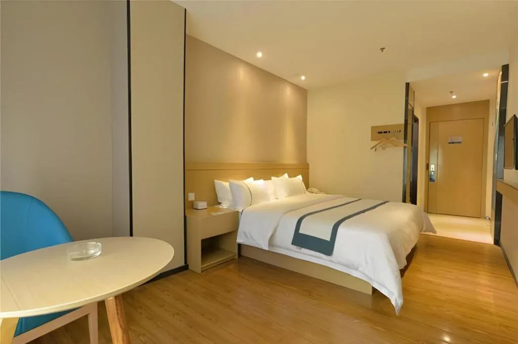 Bed in City Comfort Inn Zhuhai Qinglv Middle Road Riyuebei Grand Theater