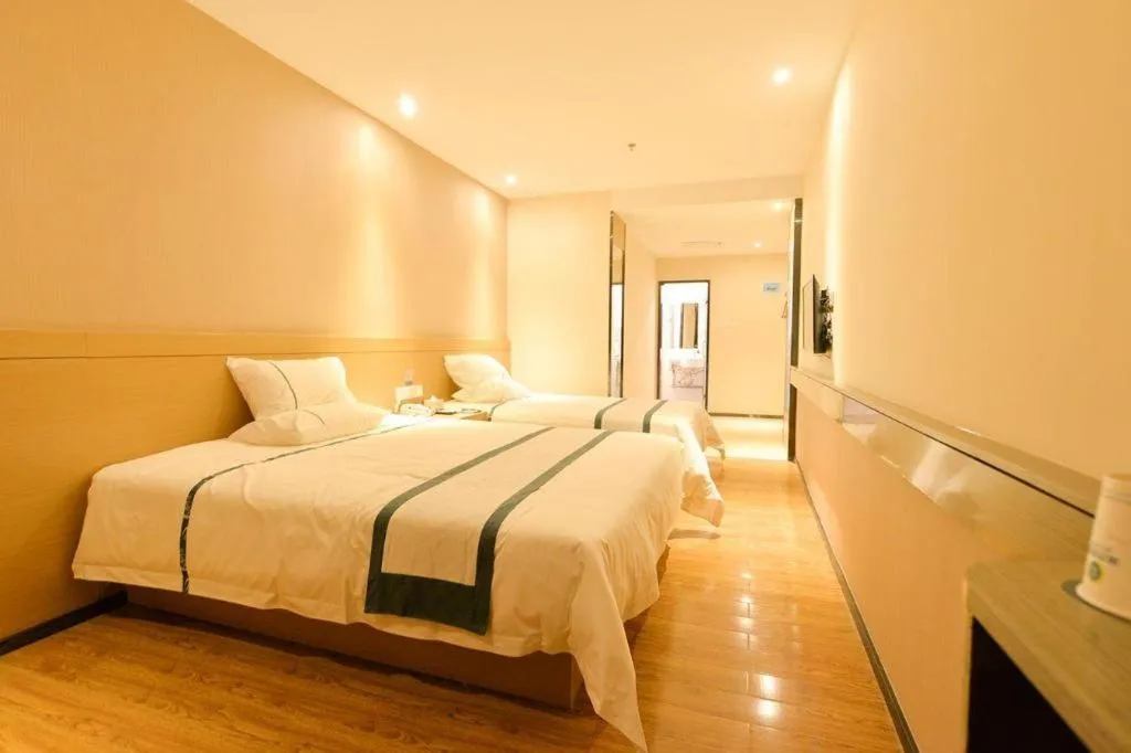 Bed in City Comfort Inn Zhuhai Qinglv Middle Road Riyuebei Grand Theater