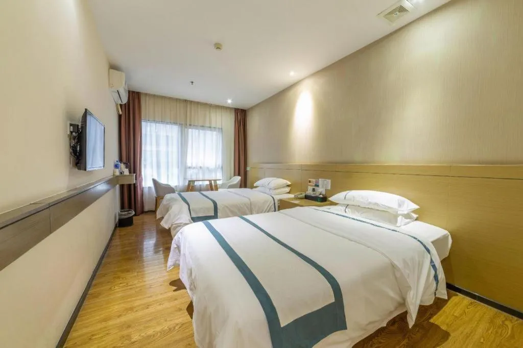 Bed in City Comfort Inn Zhuhai Qinglv Middle Road Riyuebei Grand Theater