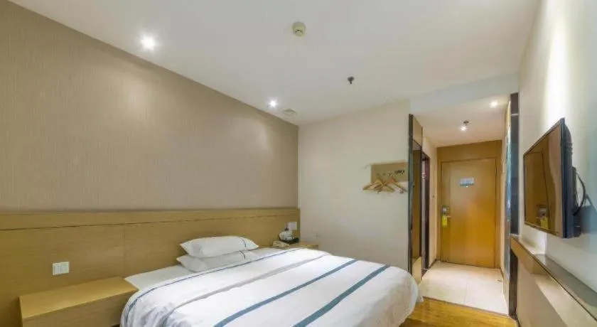 Bed in City Comfort Inn Zhuhai Qinglv Middle Road Riyuebei Grand Theater