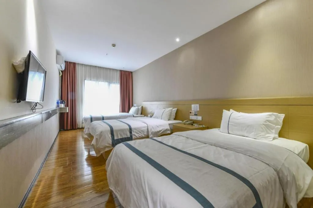 Bed in City Comfort Inn Zhuhai Qinglv Middle Road Riyuebei Grand Theater