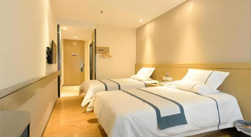 Bed in City Comfort Inn Zhuhai Qinglv Middle Road Riyuebei Grand Theater