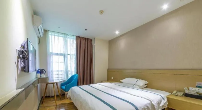 Bed in City Comfort Inn Zhuhai Qinglv Middle Road Riyuebei Grand Theater