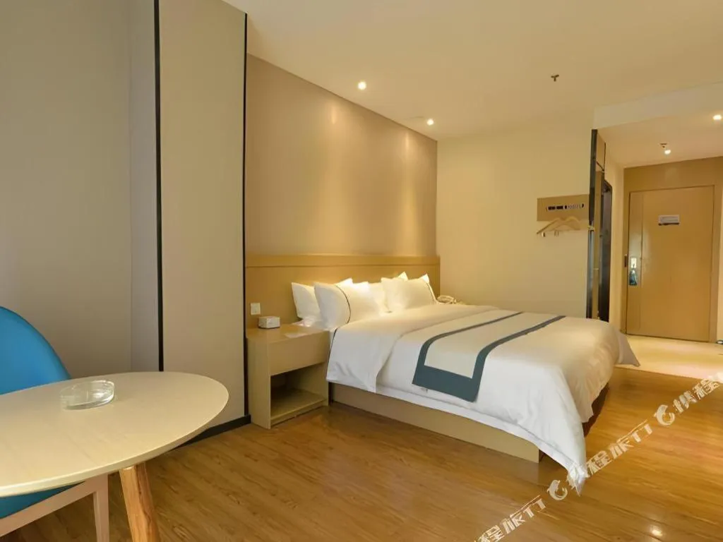 Bed in City Comfort Inn Zhuhai Qinglv Middle Road Riyuebei Grand Theater