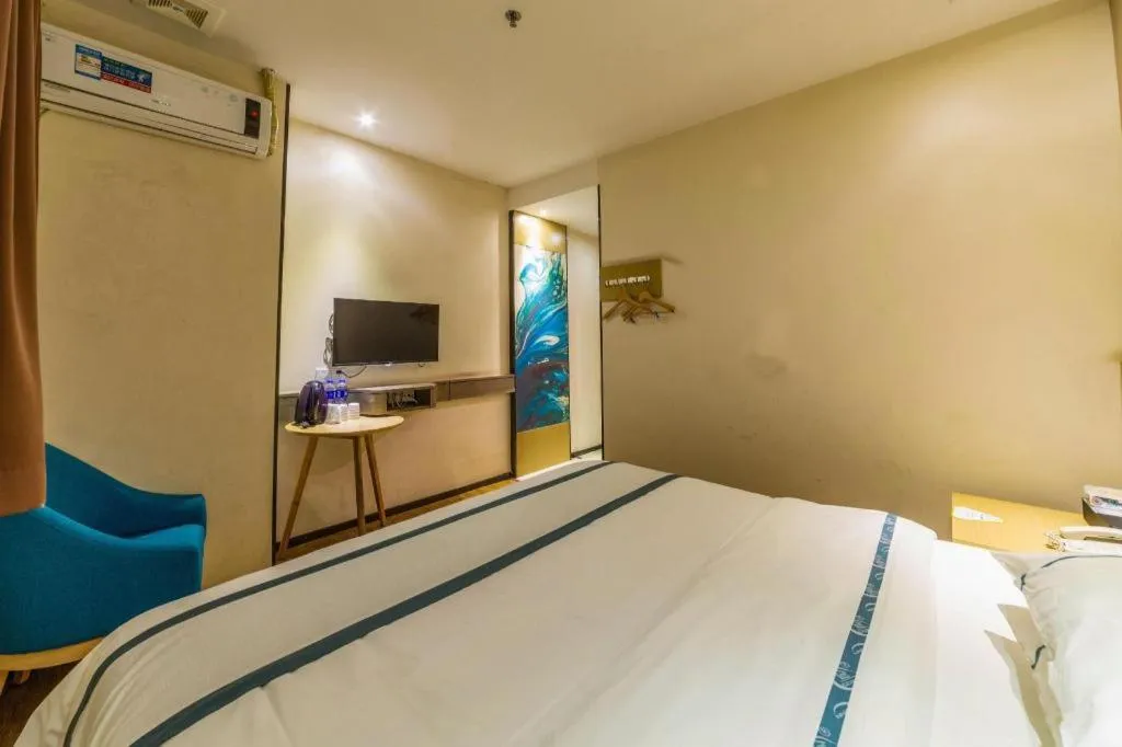 Bed in City Comfort Inn Zhuhai Qinglv Middle Road Riyuebei Grand Theater