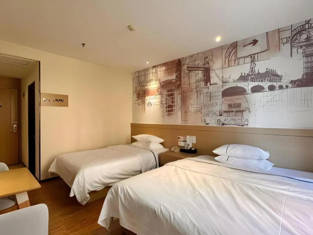 Bed in City Comfort Inn Zhuhai Qinglv Middle Road Riyuebei Grand Theater