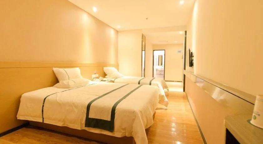 Bed in City Comfort Inn Zhuhai Qinglv Middle Road Riyuebei Grand Theater