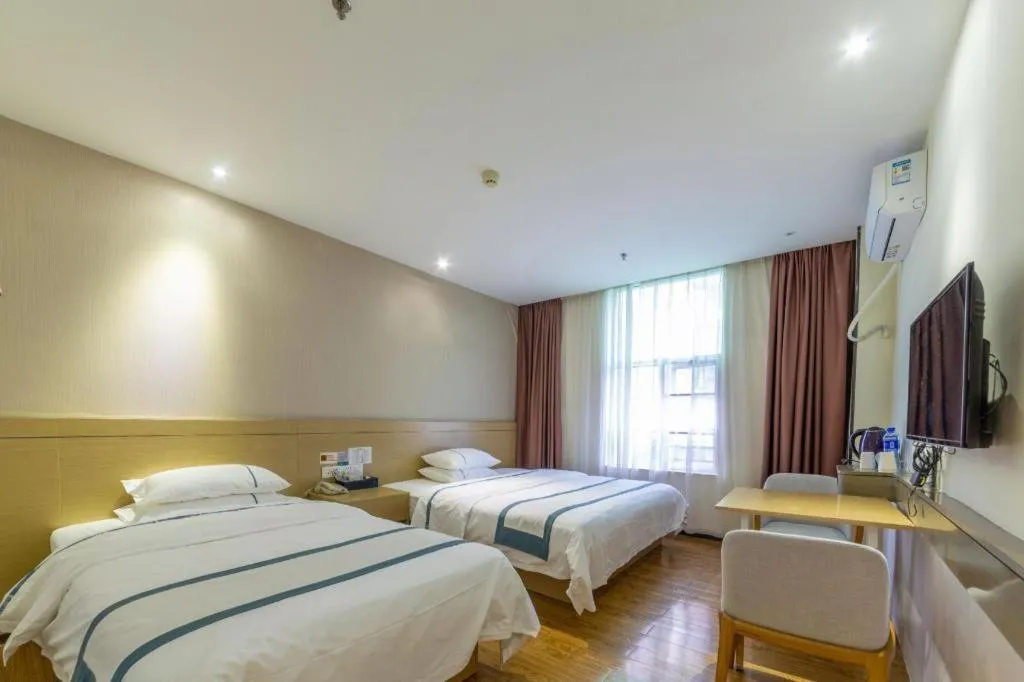 Bed in City Comfort Inn Zhuhai Qinglv Middle Road Riyuebei Grand Theater