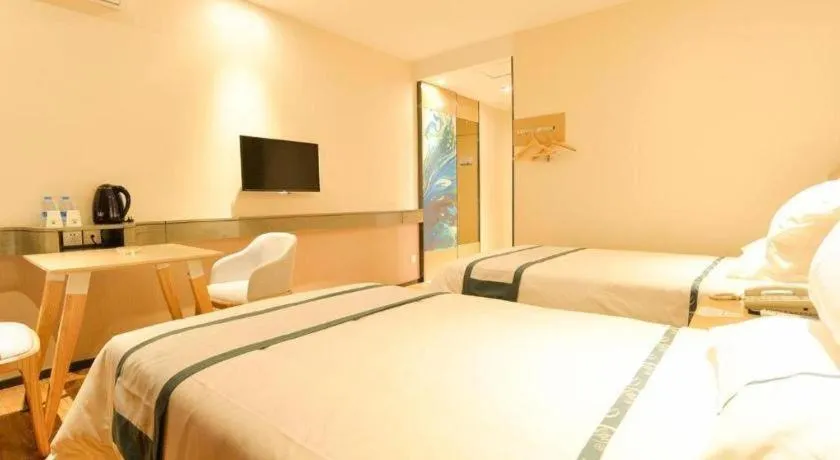 Bed in City Comfort Inn Zhuhai Qinglv Middle Road Riyuebei Grand Theater