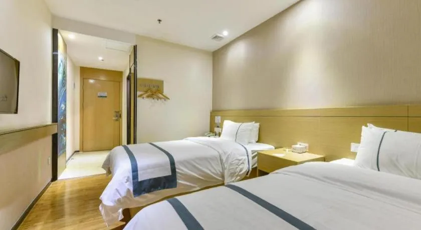 Bed in City Comfort Inn Zhuhai Qinglv Middle Road Riyuebei Grand Theater