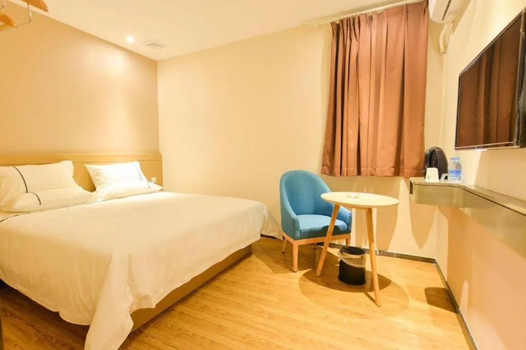 Bed in City Comfort Inn Zhuhai Qinglv Middle Road Riyuebei Grand Theater