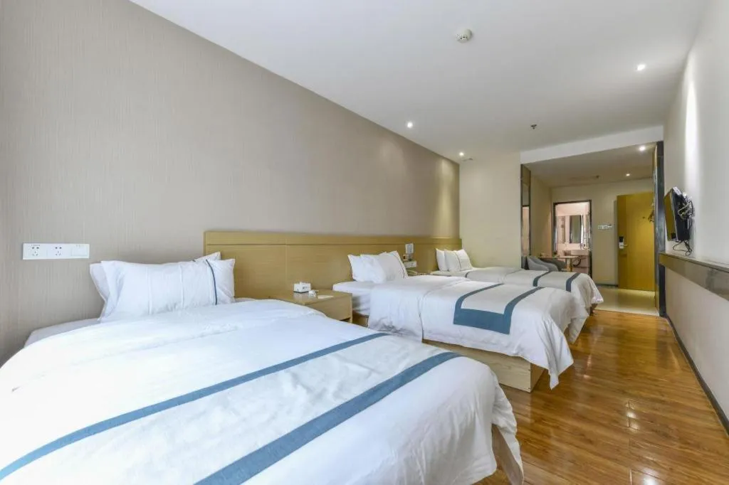 Bed in City Comfort Inn Zhuhai Qinglv Middle Road Riyuebei Grand Theater