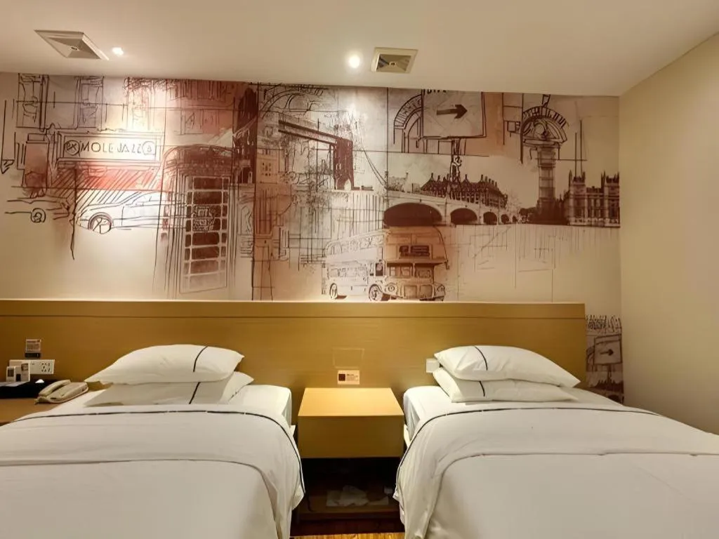 Bed in City Comfort Inn Zhuhai Qinglv Middle Road Riyuebei Grand Theater