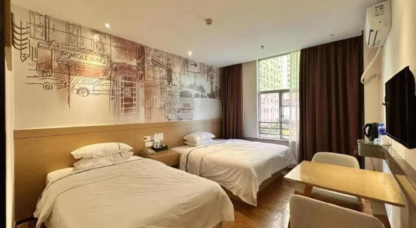 Bed in City Comfort Inn Zhuhai Qinglv Middle Road Riyuebei Grand Theater