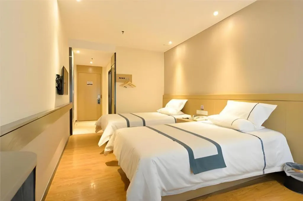 Bed in City Comfort Inn Zhuhai Qinglv Middle Road Riyuebei Grand Theater