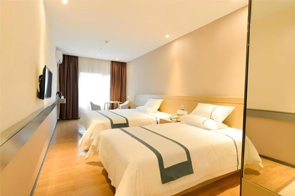 Bed in City Comfort Inn Zhuhai Qinglv Middle Road Riyuebei Grand Theater
