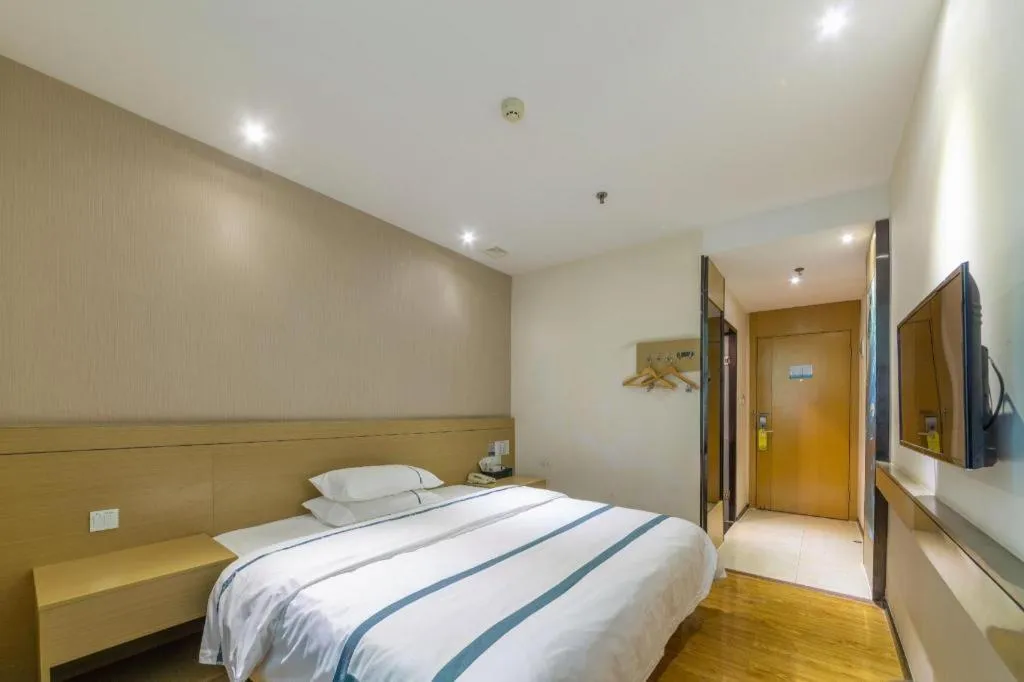 Bed in City Comfort Inn Zhuhai Qinglv Middle Road Riyuebei Grand Theater