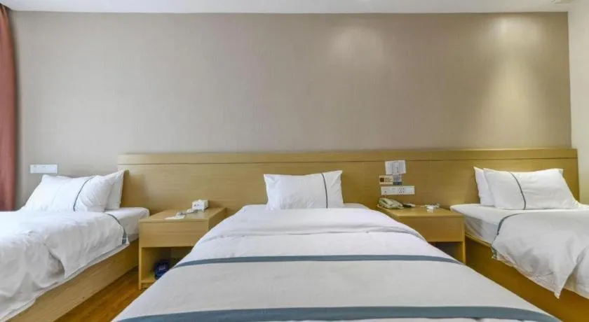 Bed in City Comfort Inn Zhuhai Qinglv Middle Road Riyuebei Grand Theater