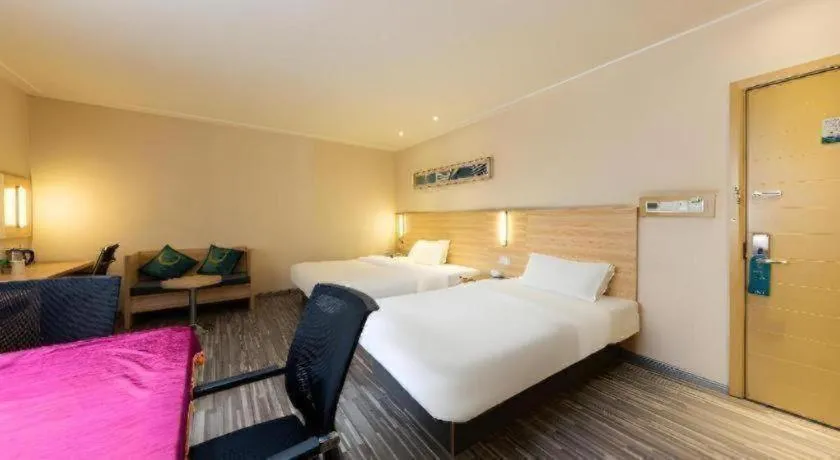 Bed in City Comfort Inn Jingmen Zhongjian Jinxiang Square