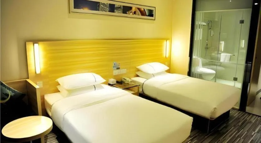 Bed in City Comfort Inn Jingmen Zhongjian Jinxiang Square