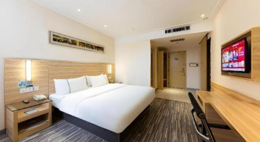 Bed in City Comfort Inn Jingmen Zhongjian Jinxiang Square