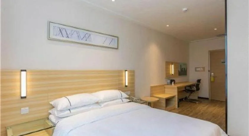 Bed in City Comfort Inn Maoming Xinyi Yudu Park