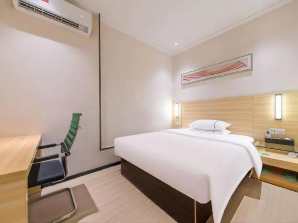 Bed in City Comfort Inn Maoming Xinyi Yudu Park