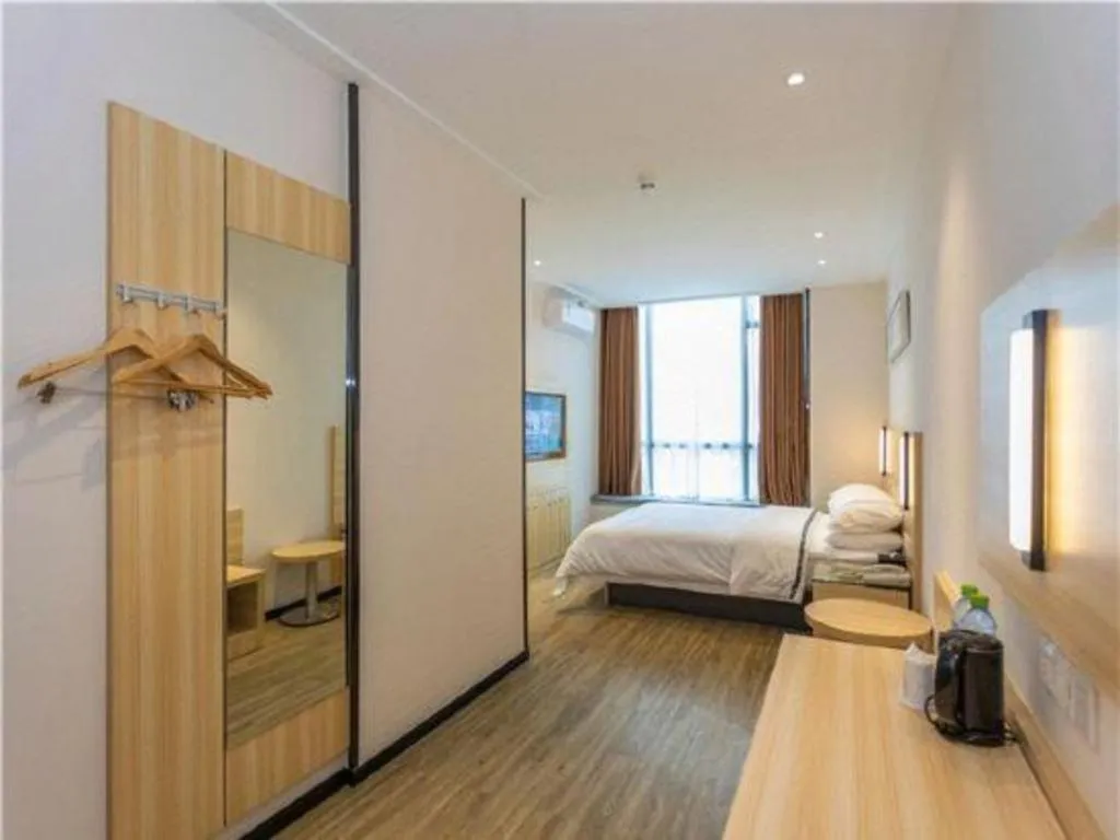 Bed in City Comfort Inn Maoming Xinyi Yudu Park