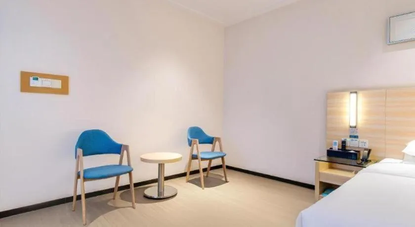 Bed in City Comfort Inn Maoming Xinyi Yudu Park