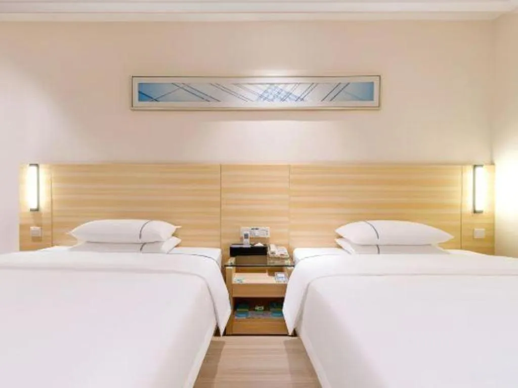 Bed in City Comfort Inn Maoming Xinyi Yudu Park