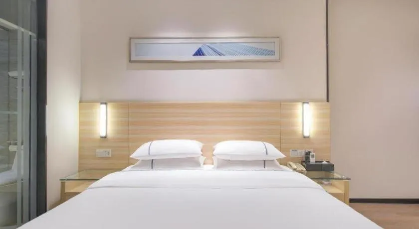 Bed in City Comfort Inn Maoming Xinyi Yudu Park