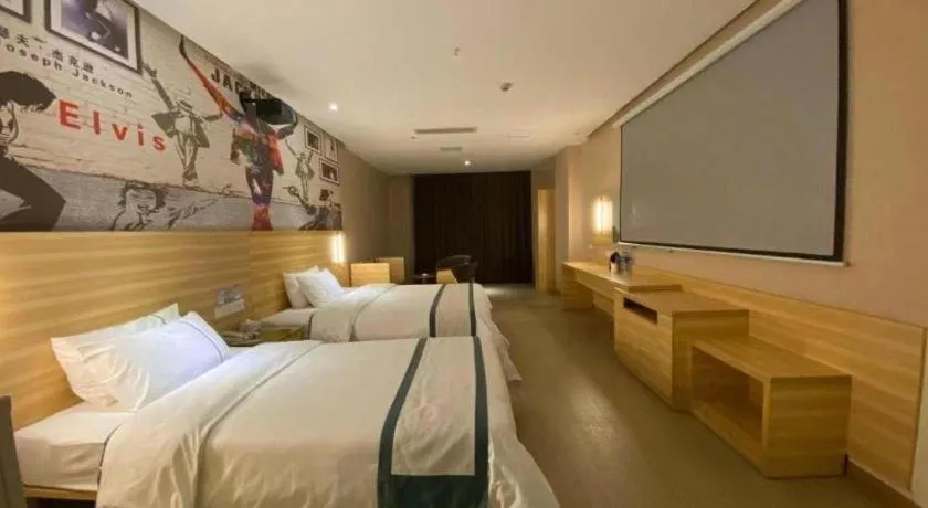 Bed in City Comfort Inn Jingzhou Railway Station Fantawild