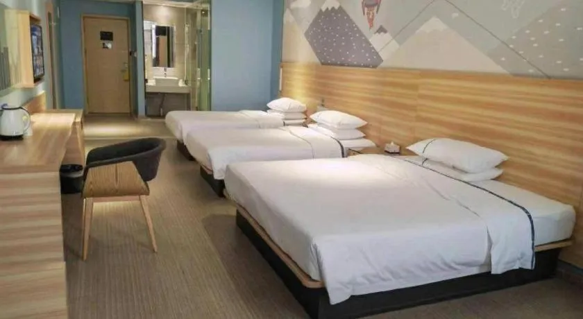 Bed in City Comfort Inn Jingzhou Railway Station Fantawild