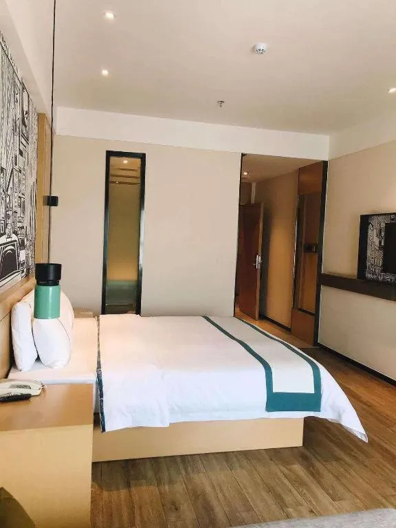 Bed in City Comfort Inn Chongqing Huangguan Dafuti