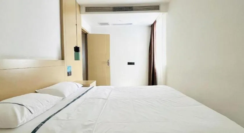 Bed in City Comfort Inn Chongqing Huangguan Dafuti