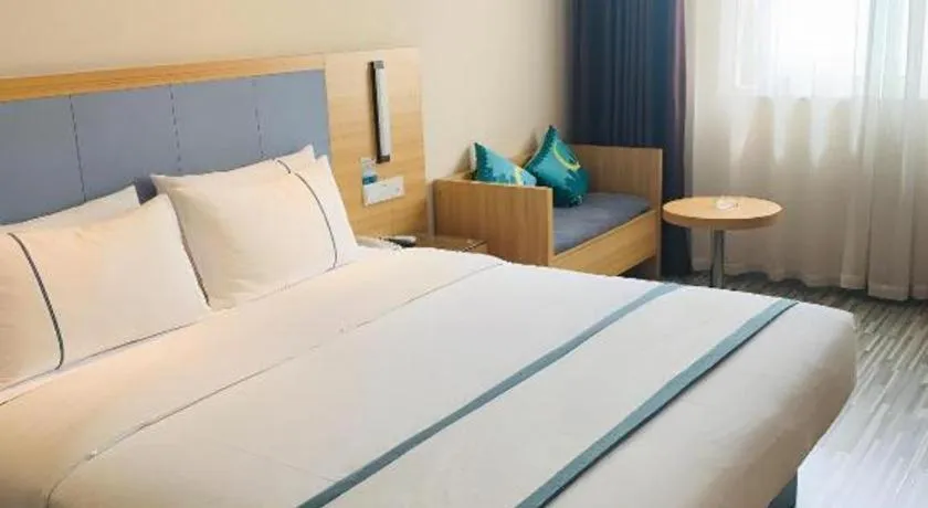 Bed in City Comfort Inn Deyang Shifang Yonghu Park