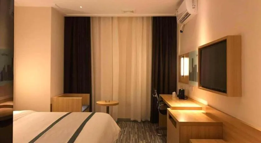 Bed in City Comfort Inn Deyang Shifang Yonghu Park