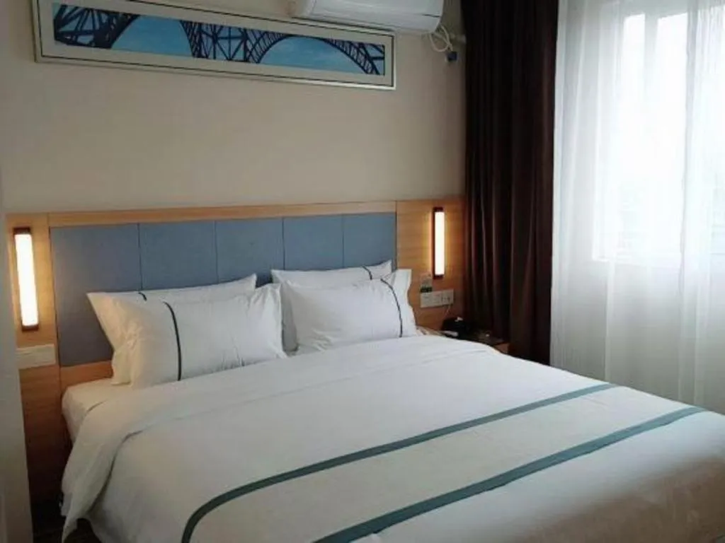 Bed in City Comfort Inn Deyang Shifang Yonghu Park