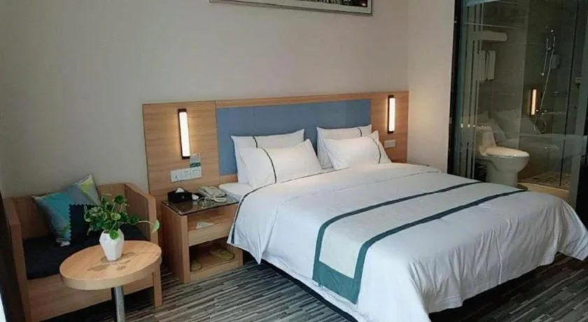 Bed in City Comfort Inn Deyang Shifang Yonghu Park