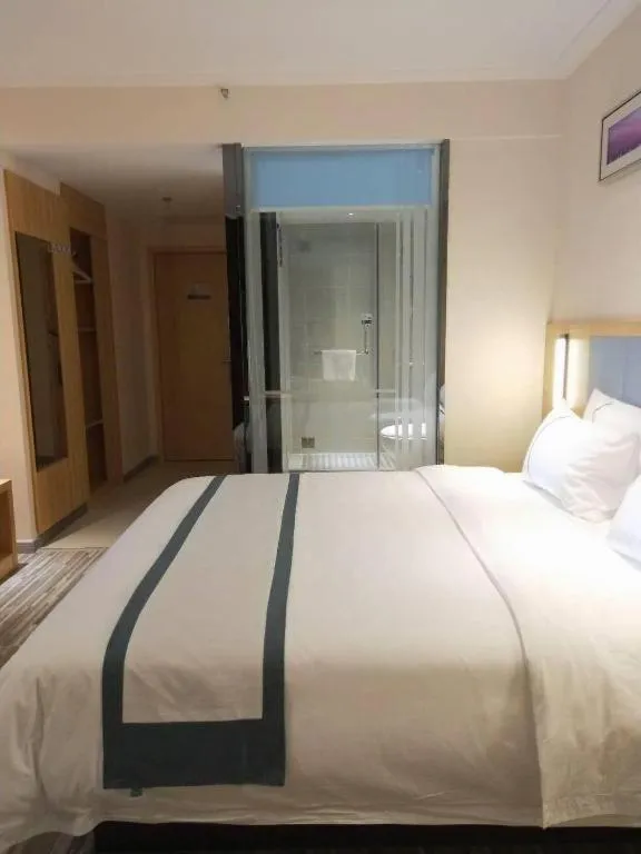Bed in City Comfort Inn Deyang Shifang Yonghu Park