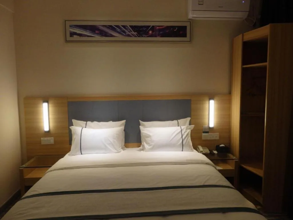 Bed in City Comfort Inn Deyang Shifang Yonghu Park