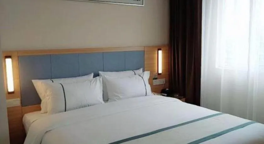 Bed in City Comfort Inn Deyang Shifang Yonghu Park