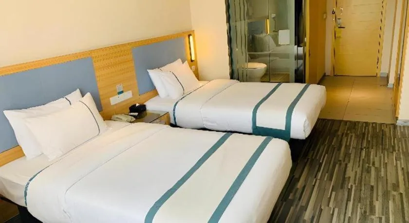 Bed in City Comfort Inn Deyang Shifang Yonghu Park