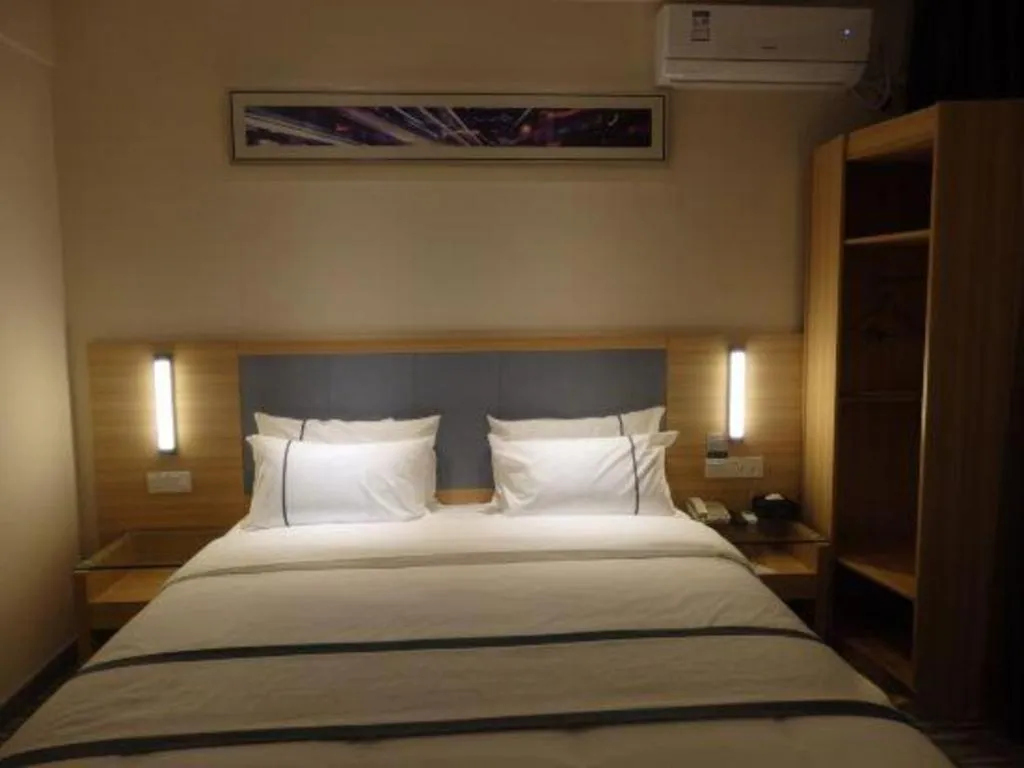 Bed in City Comfort Inn Deyang Shifang Yonghu Park