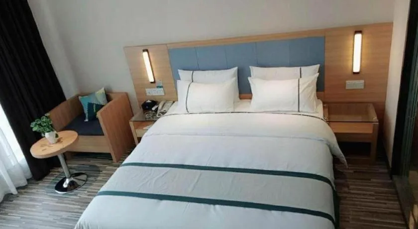 Bed in City Comfort Inn Deyang Shifang Yonghu Park