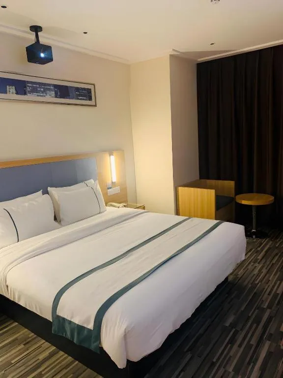 Bed in City Comfort Inn Deyang Shifang Yonghu Park