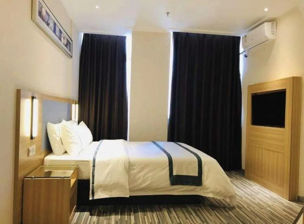 Bed in City Comfort Inn Deyang Shifang Yonghu Park