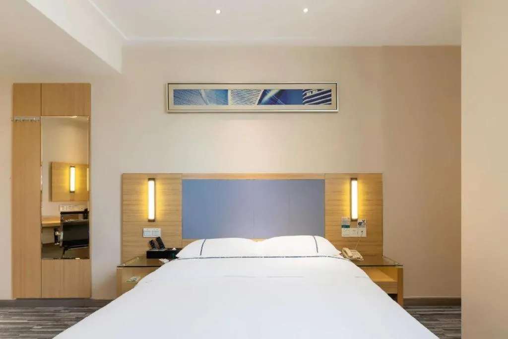 Bed in City Comfort Inn Deyang Shifang Yonghu Park