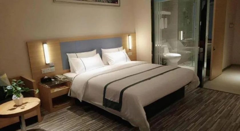 Bed in City Comfort Inn Deyang Shifang Yonghu Park