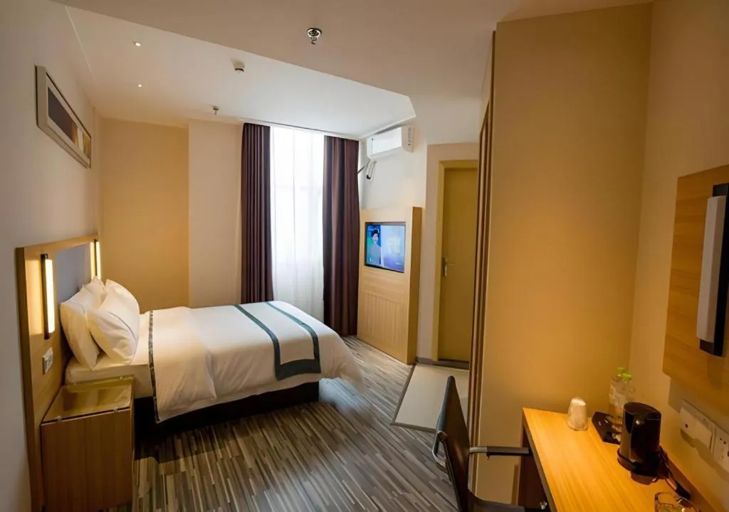 Bed in City Comfort Inn Deyang Shifang Yonghu Park